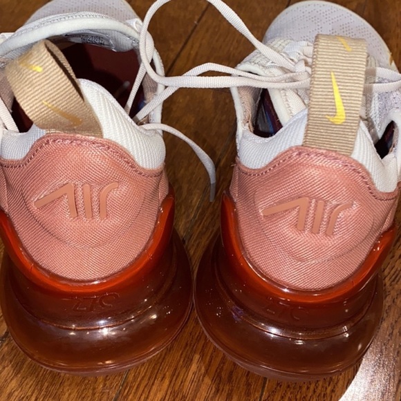 Nike AirMax 270 - Picture 3 of 4